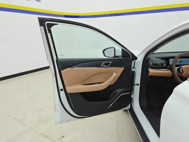 Geely Galaxy Stellar 6 — Фото автомобиля 7