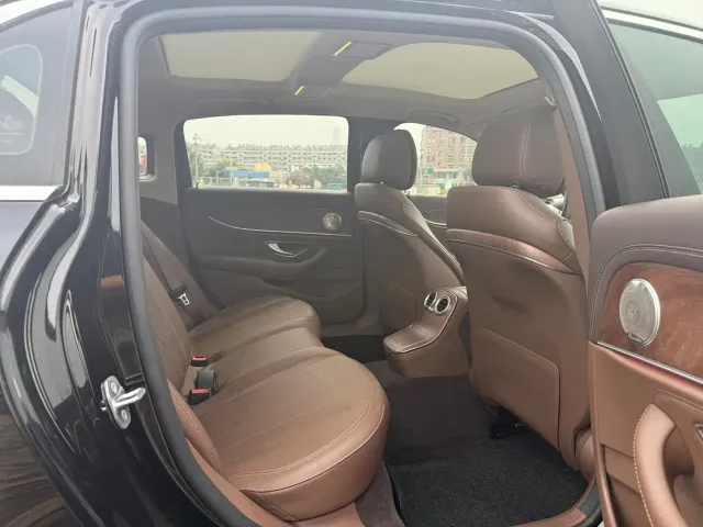 Mercedes-Benz E-Class — Фото автомобиля 12