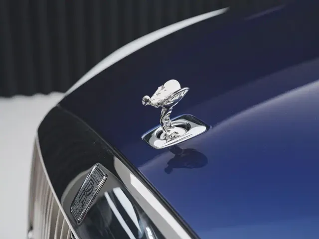 Rolls-Royce Spectre — Фото автомобиля 7