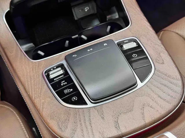 Mercedes-Benz E-Class — Фото автомобиля 8