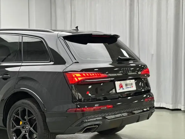Audi Q7 — Фото автомобиля 12