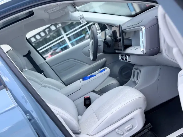 Leapmotor B10 — Фото автомобиля 12
