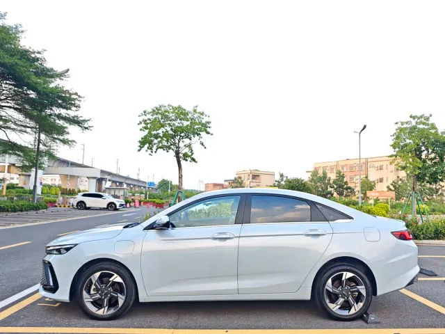 Geely Emgrand L — Фото автомобиля 4