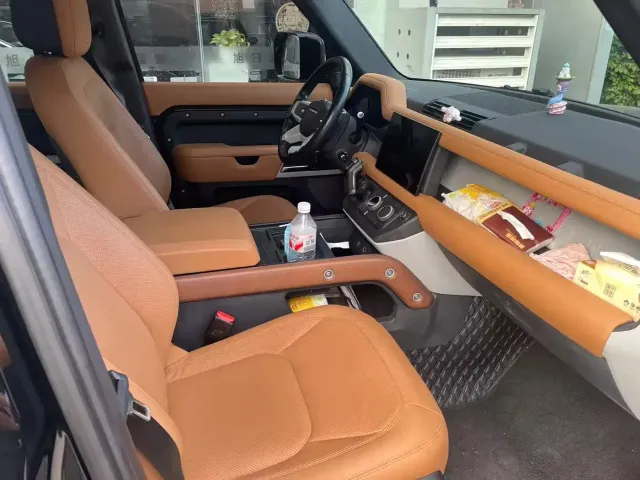 Land Rover Defender — Фото автомобиля 5