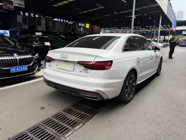 Audi A4L — Фото автомобиля 6
