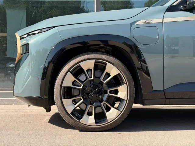 BMW XM — Фото автомобиля 3