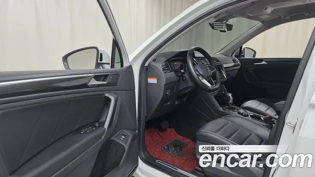Volkswagen Tiguan Tiguan 2 поколение 2.0 TDI Premium — Фото автомобиля 10