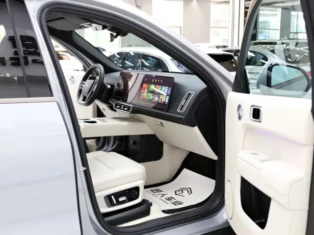 Li Auto L9 — Фото автомобиля 19