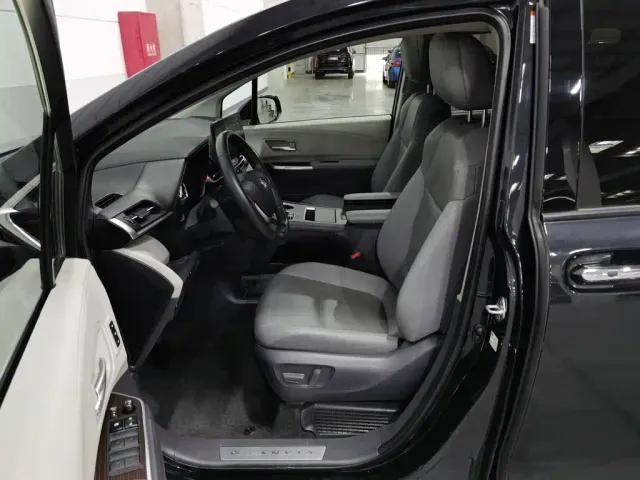 Toyota Granvia — Фото автомобиля 10