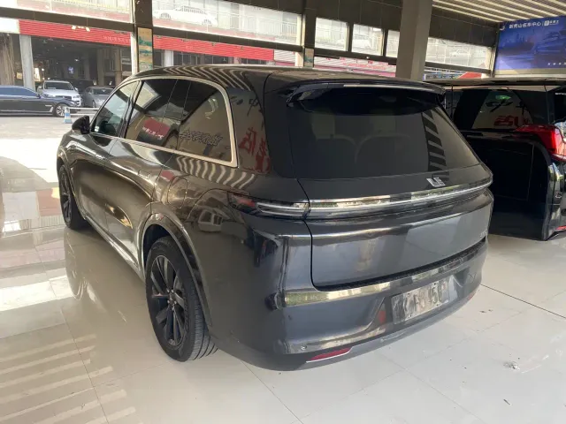 Li Auto L8 — Фото автомобиля 10