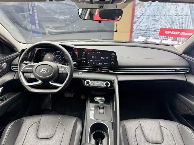 Hyundai Elantra — Фото автомобиля 15