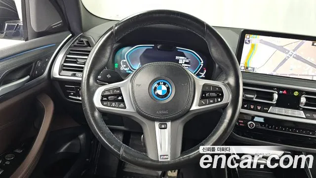 BMW iX3 — Фото автомобиля 12