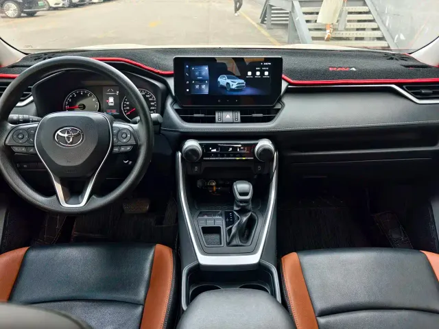Toyota RAV4 — Фото автомобиля 7
