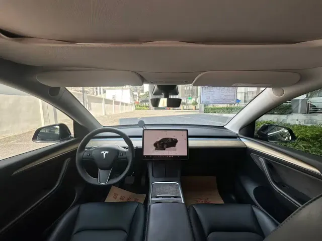 Tesla Model Y — Фото автомобиля 19