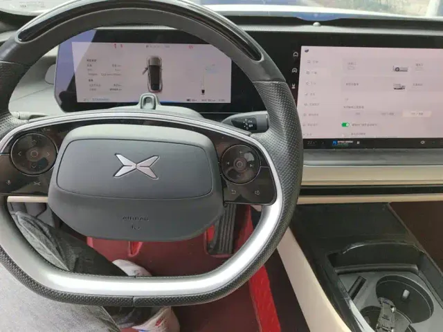 Xpeng P7 — Фото автомобиля 12