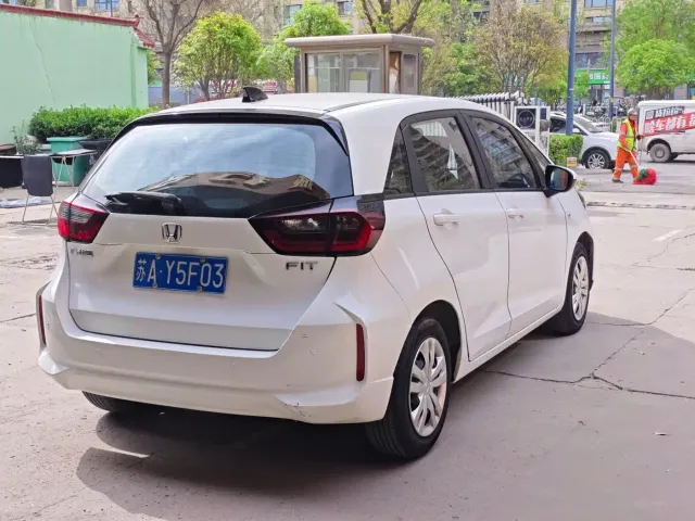 Honda Fit — Фото автомобиля 4