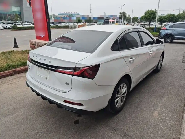 Roewe i5 — Фото автомобиля 6