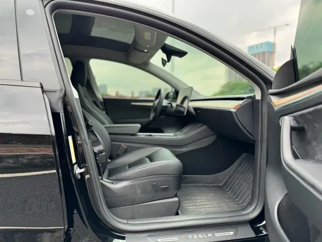 Tesla Model Y — Фото автомобиля 10