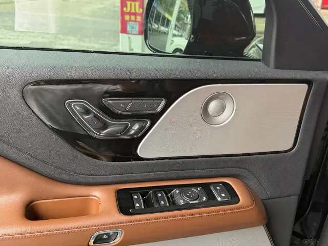 Lincoln Aviator — Фото автомобиля 7