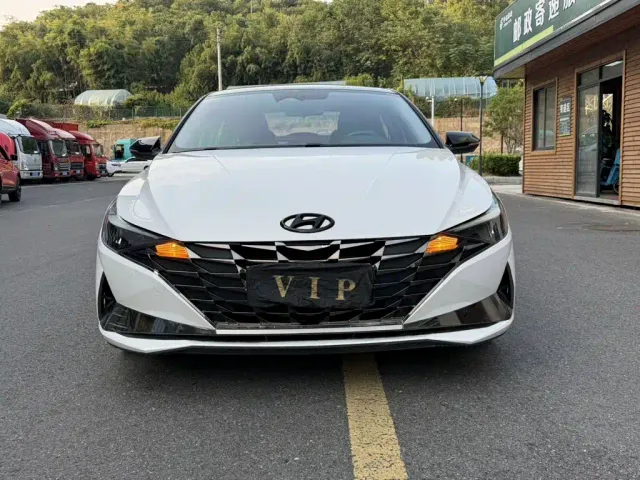 Hyundai Elantra — Фото автомобиля 2