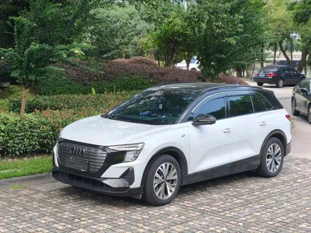 Audi Q5 e-tron — Фото автомобиля 3