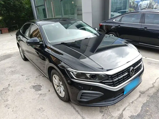 Volkswagen Passat — Фото автомобиля 3