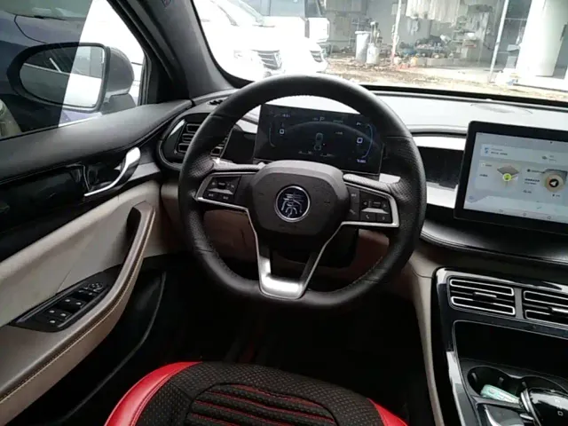 BYD Qin PLUS 2024 Glory Edition DM-i 55KM Leading — Фото автомобиля 10