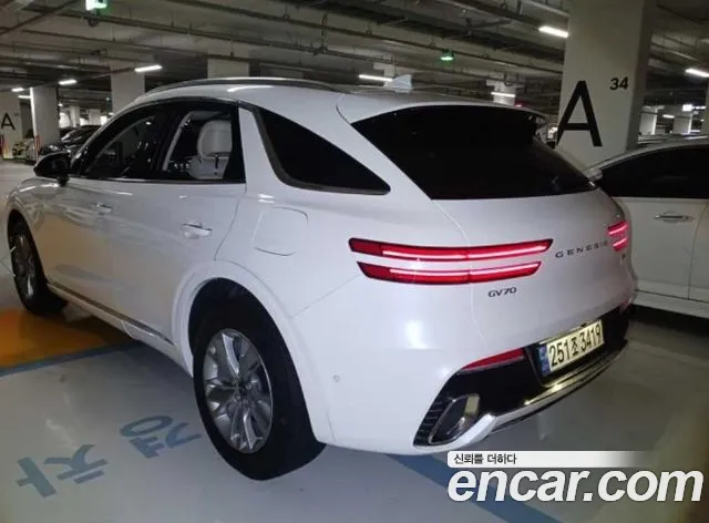 Genesis GV70 — Фото автомобиля 4