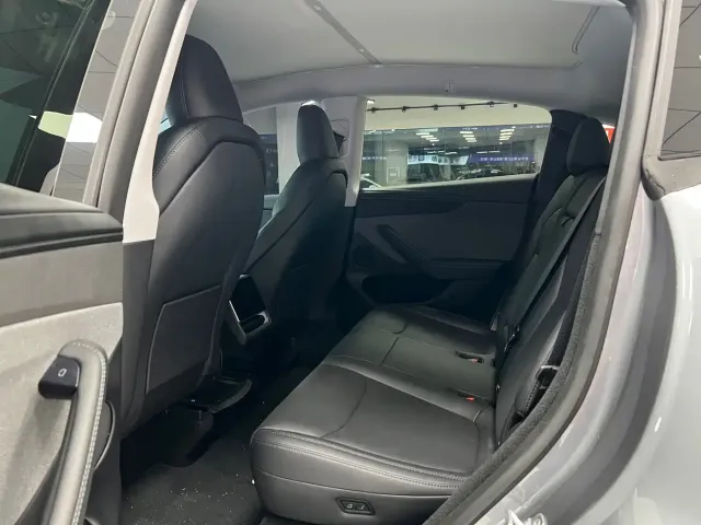 Tesla Model Y — Фото автомобиля 10