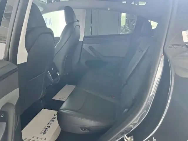 Tesla Model Y — Фото автомобиля 6