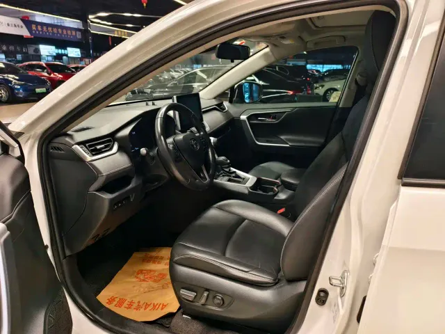 Toyota RAV4 — Фото автомобиля 5