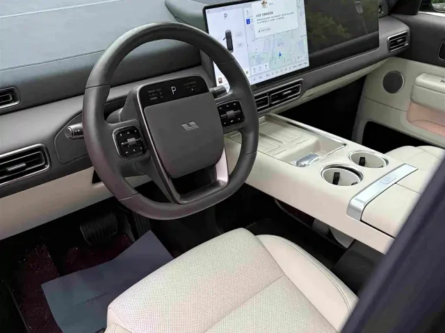 Li Auto MEGA — Фото автомобиля 10