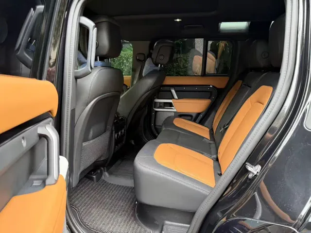Land Rover Defender — Фото автомобиля 15