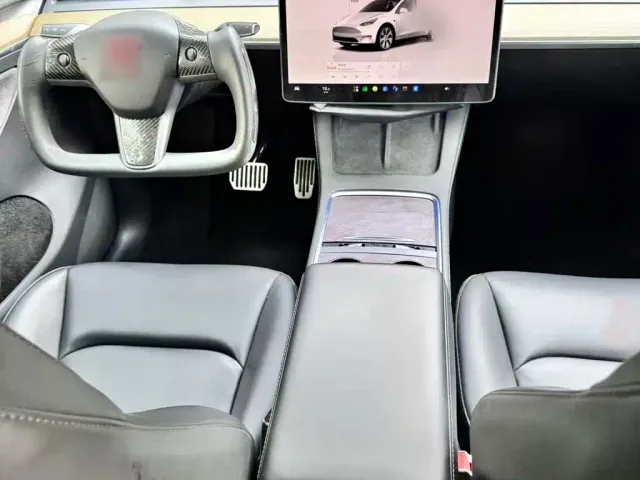 Tesla Model Y — Фото автомобиля 11
