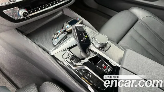 BMW 5-Series — Фото автомобиля 9