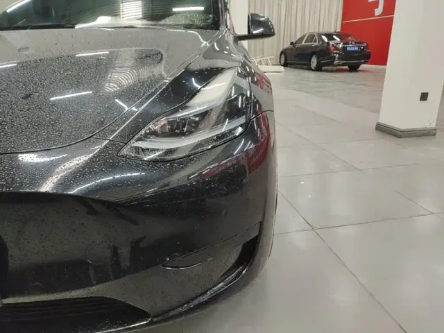 Tesla Model Y — Фото автомобиля 23