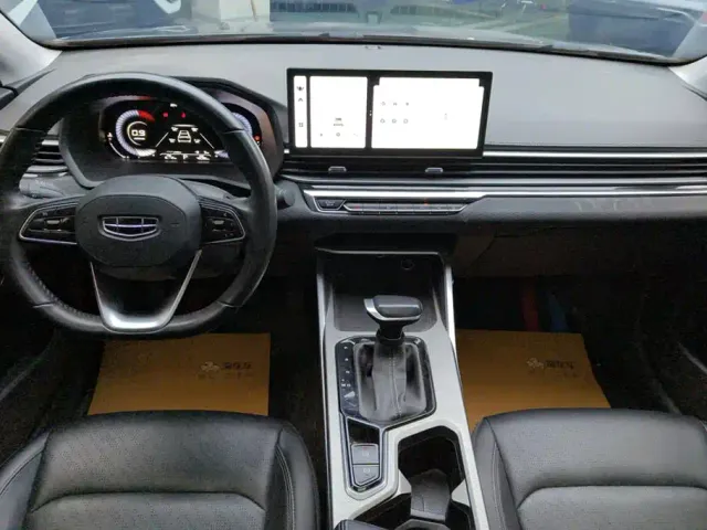 Geely Emgrand — Фото автомобиля 12