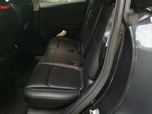 Tesla Model Y — Фото автомобиля 18