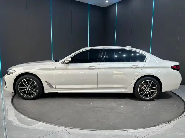 BMW 5 Series — Фото автомобиля 4