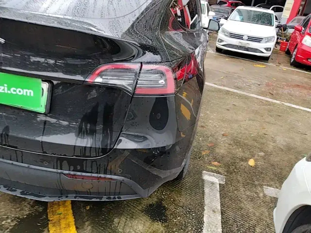 Tesla Model Y — Фото автомобиля 7