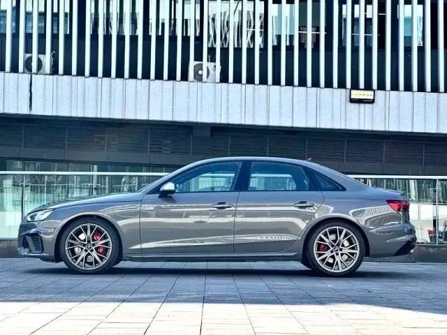 Audi S4 — Фото автомобиля 9