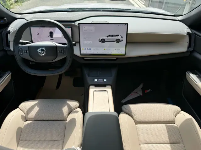 Volvo XC70 Plug-in Hybrid — Фото автомобиля 9