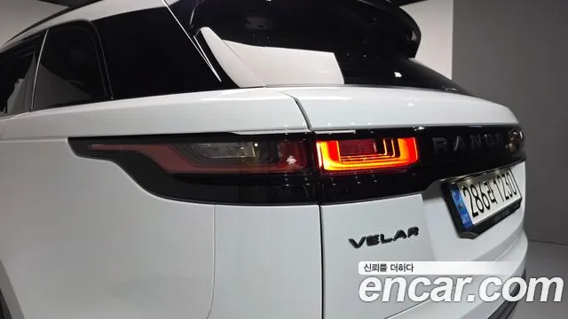 Land Rover Range Rover Velar Range Rover Velar 2.0 P250 R-Dynamic SE — Фото автомобиля 14