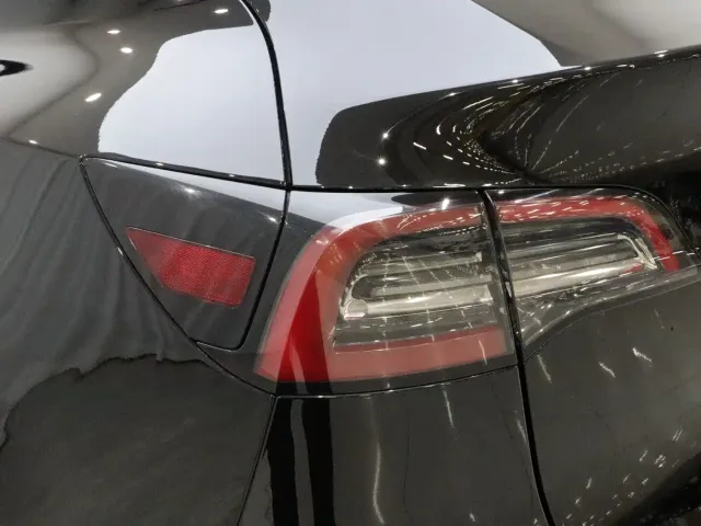 Tesla Model Y — Фото автомобиля 18