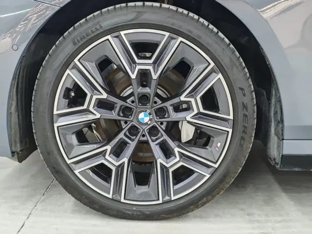BMW 5 Series — Фото автомобиля 4