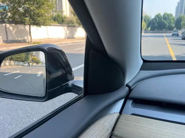 Tesla Model Y — Фото автомобиля 8