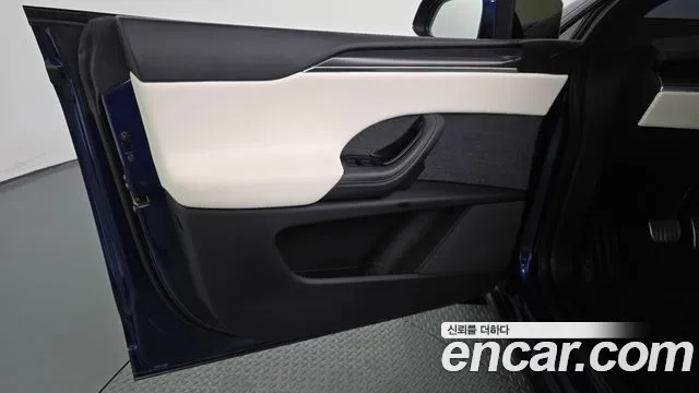 Tesla Model X — Фото автомобиля 24
