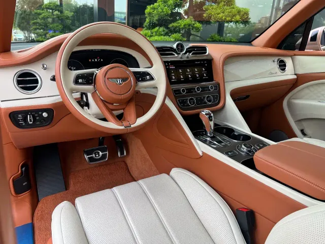 Bentley Bentayga — Фото автомобиля 7