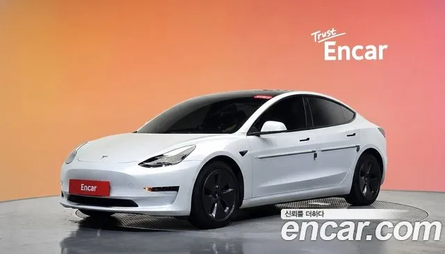 Фотография автомобиля — Tesla Model 3