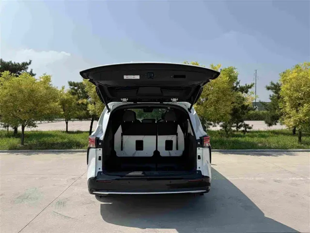 Toyota Sienna — Фото автомобиля 17